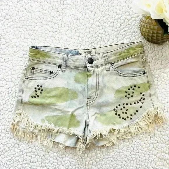 Free People Green Camouflage Embrllish Cheeky Distress Fray Jean Shorts Size 25 - Picture 1 of 13